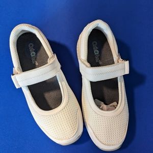 Ortho Feet Sneakers size 8 Never used.